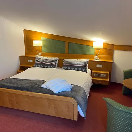 Hotel Quellenhof 3*