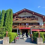 Hotel Quellenhof 3*