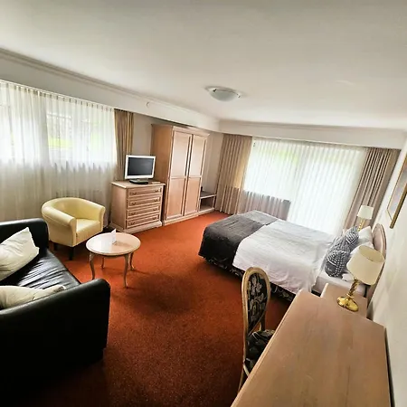 Hotel Quellenhof 3*