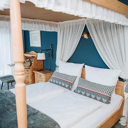 Hotel Quellenhof 3*