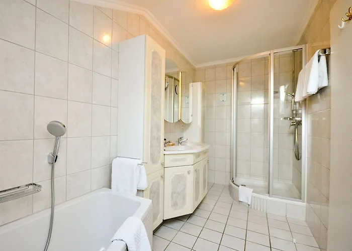 Hotel Quellenhof 3*